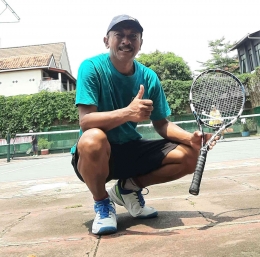 Menjaga fisik tetap prima di bulan ramadan dengan bermain tenis. Foto pribadi