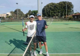 Berlatih tanding tenis di Perth, Australia Barat. Foto pribadi