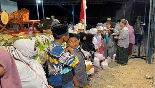 Santunan pada anak yatim. Foto : Pribadi.