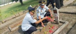 Kepala Rupbasan Mojokerto : Internalisasikan Semangat Para Pahlawan Tabur Bunga Di TMP (Foto:HumasRupMoker) 