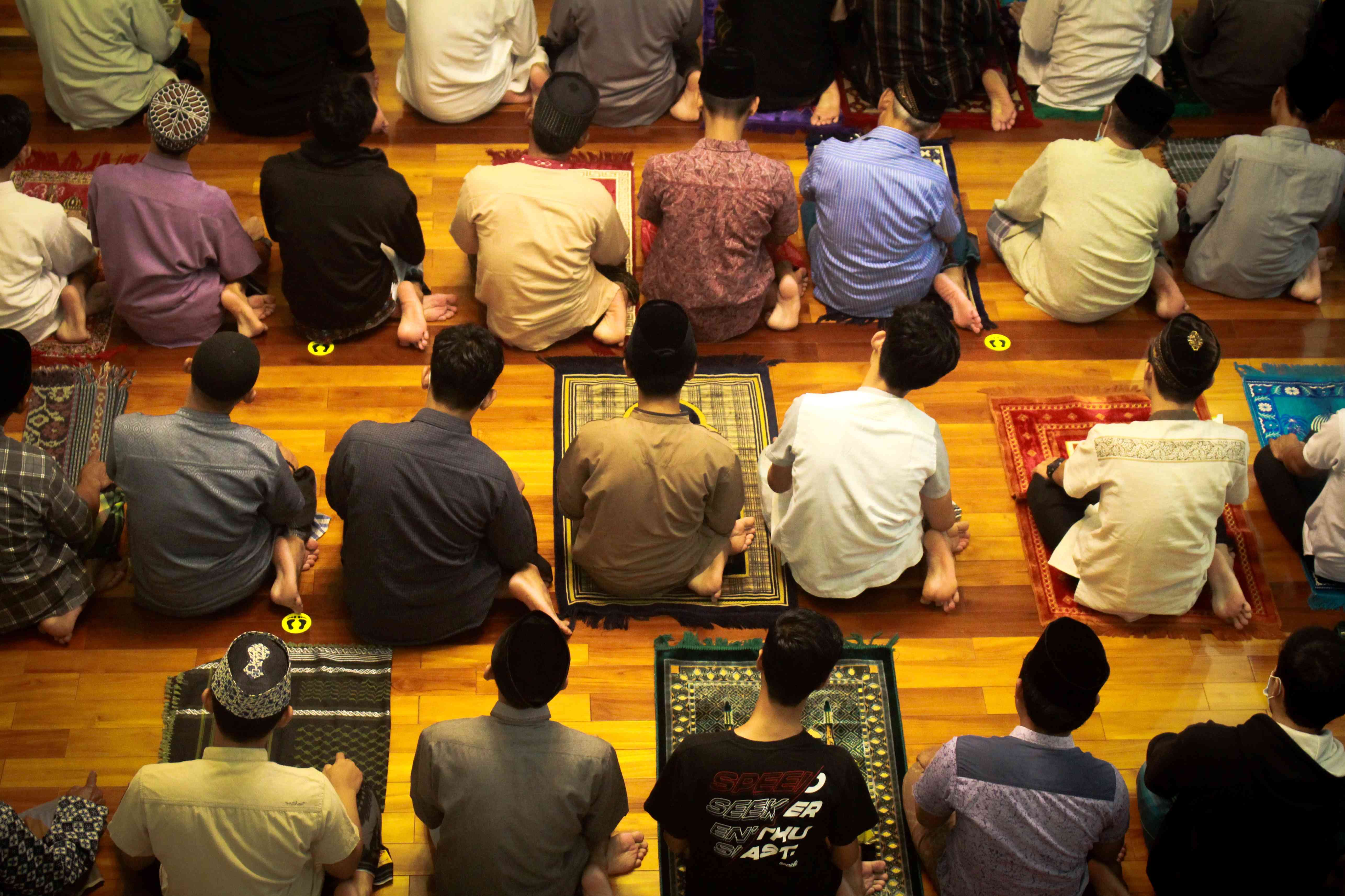 Rangkaian ibadah Salat Jumat. (Foto: Unsplash.com/Annas Arfnahri)