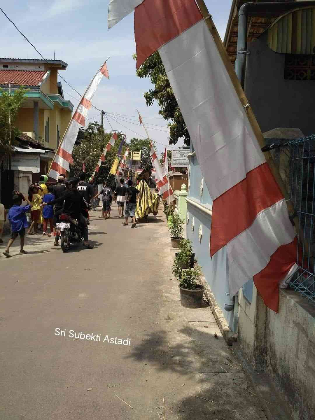 barongan keliling gang depan rumah saat Tujuhbelasan, dokpri