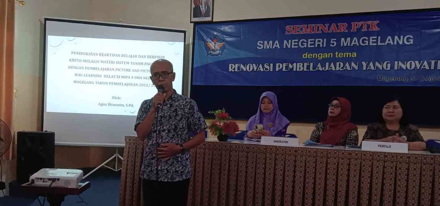 Pak Agus Siswanto,S.Pd didampingi Bu Eva, Bu Rini dan Moderator saat mempresentasi materi sesi I. Dokpri