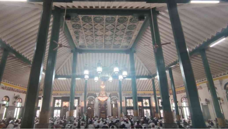 Suasana di dalam Masjid yang berkesan dan mengagumkan (Foto 4: Dokpri) #SamberTHR2023 #ADayinRamadan @kompasianacom