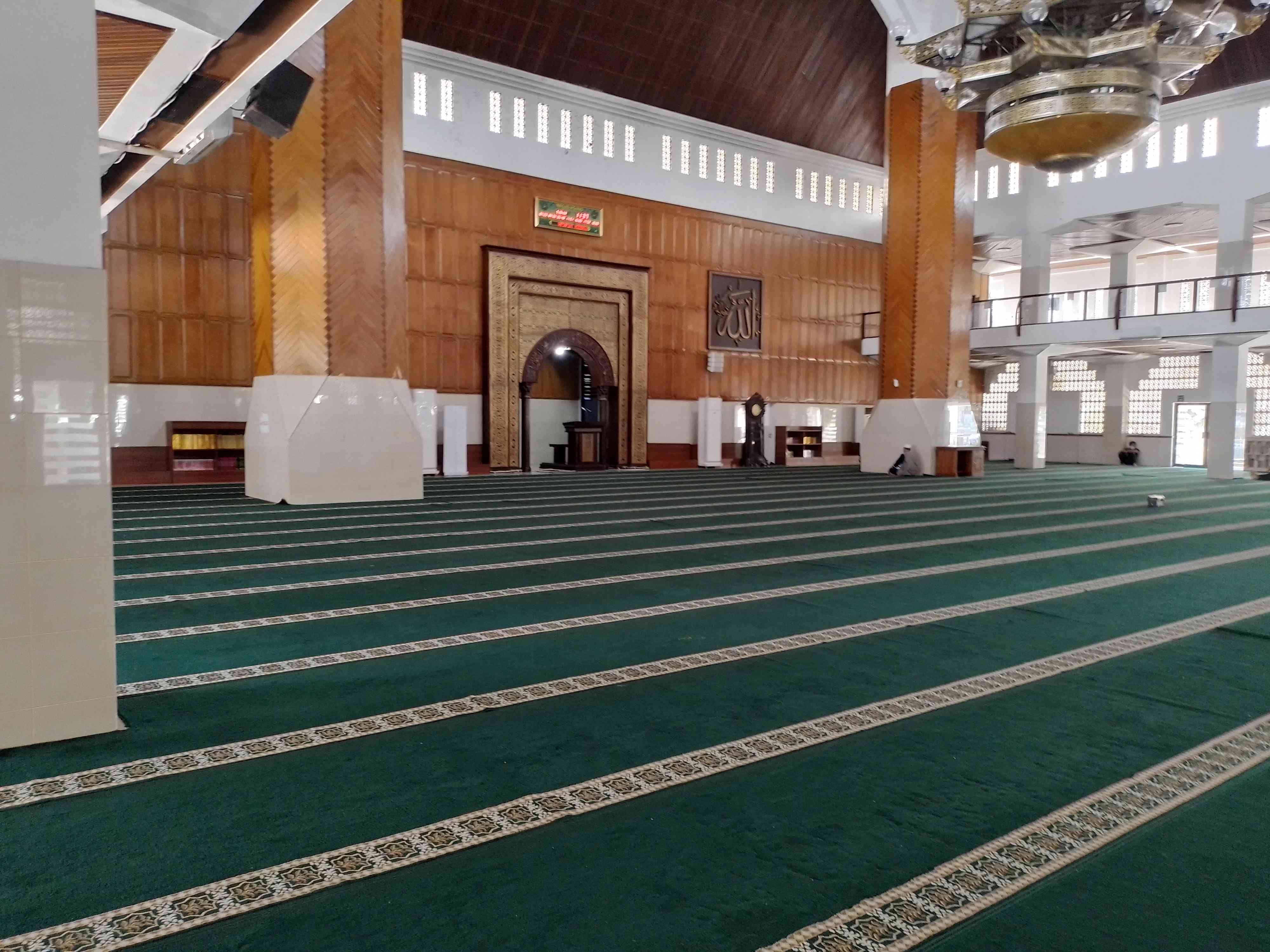 Foto bagian dalam masjid, dokumentasi pribadi