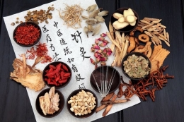 Ilustrasi obat tradisional China.(shutterstock.com/marilyna)