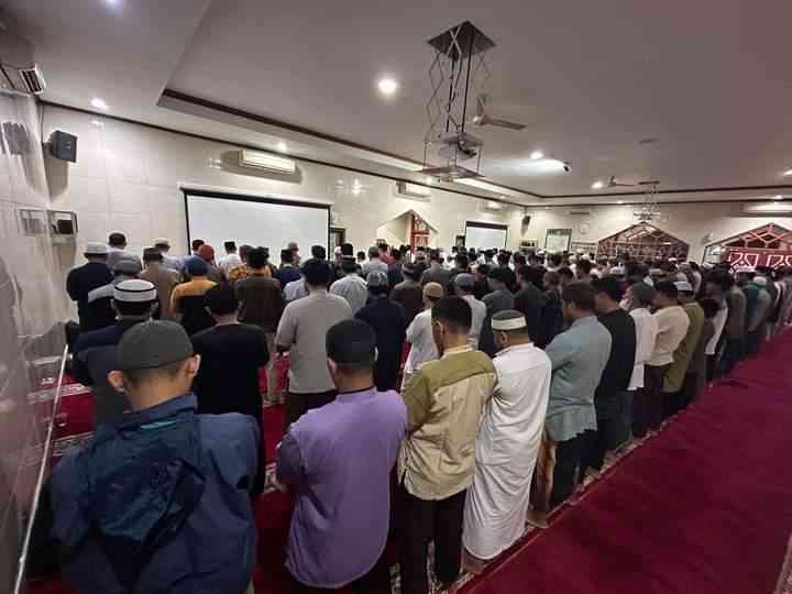 Salat Tarawih di Masjid Wihdatul Ummah/Photo: Facebook 