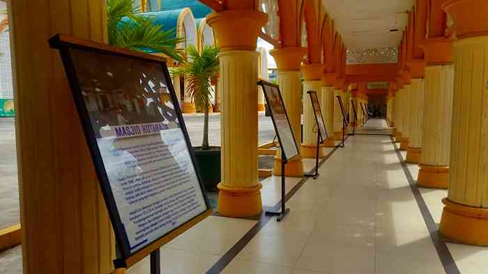 Kalau saja ndak dibatasi waktu, rasanya betah saya bacain satu-satu, semua frame masjid se-Lombok ini. Dokpri