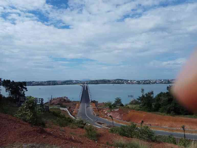 Pemandangan dari masjid Nur Ilahi. Dokumentasi pribadi.