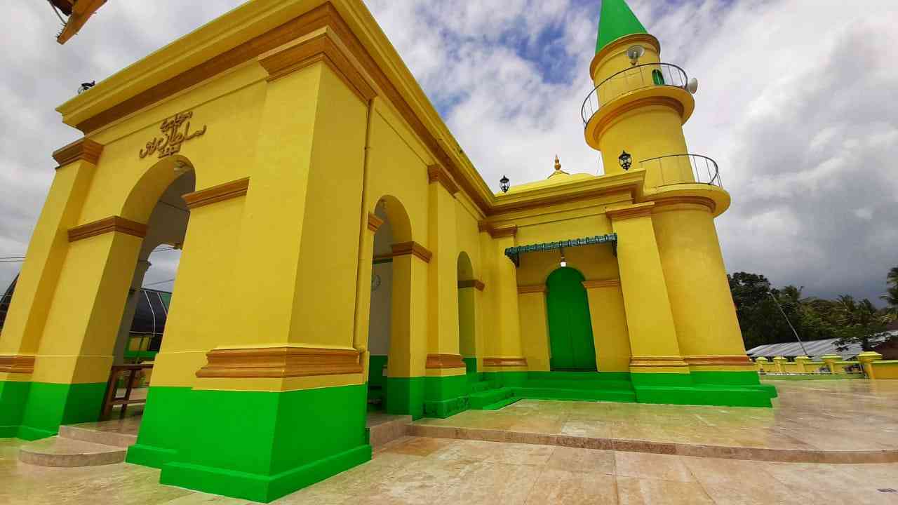 Masjid Raya Sultan Riau Penyengat (Sumber: Dok. Pri)