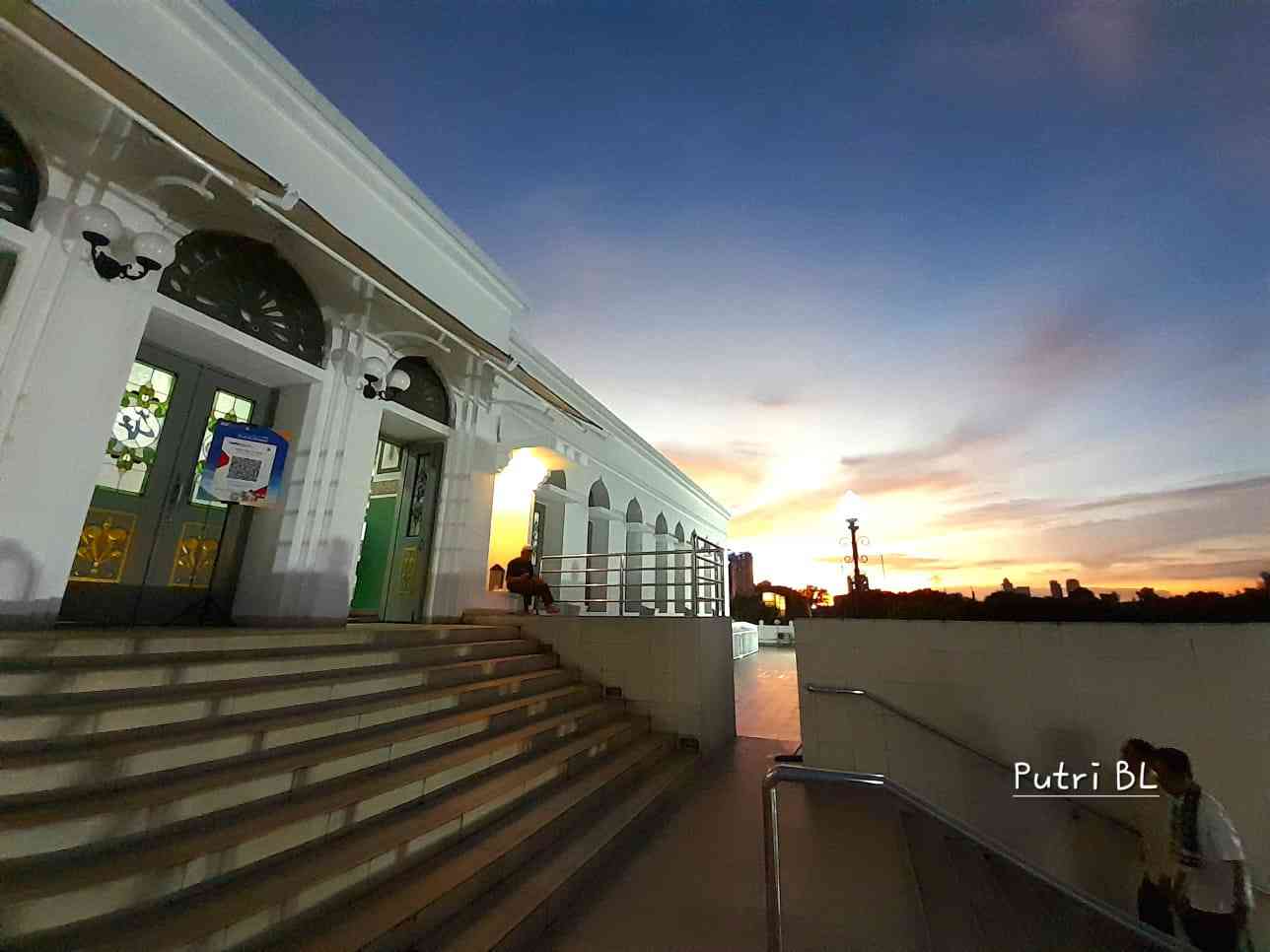 Senja di Masjid Al Azhar (dok. Pribadi)