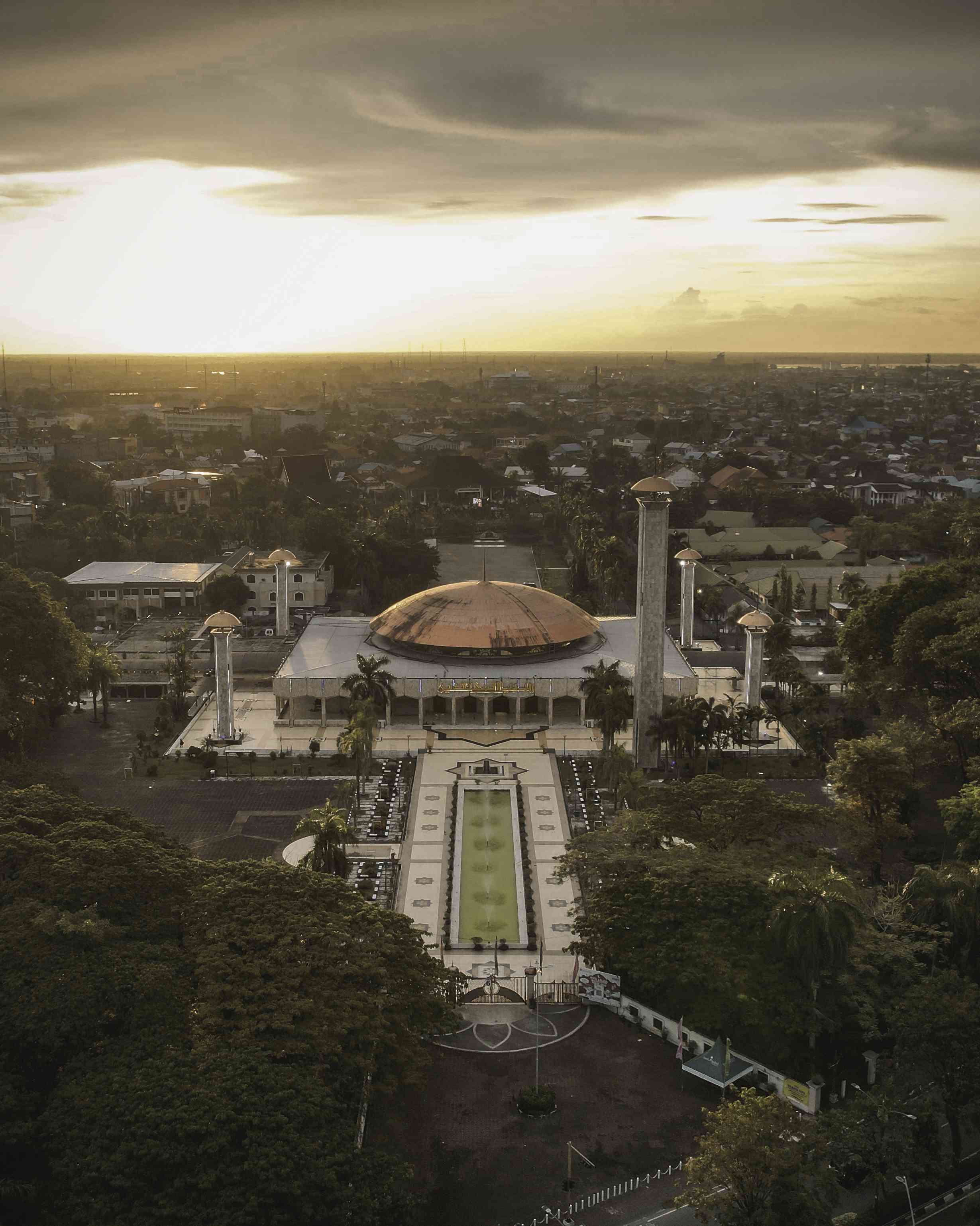 Masjid Raya Sabilal Muhtadin (sumber: dokumentasi pribadi).