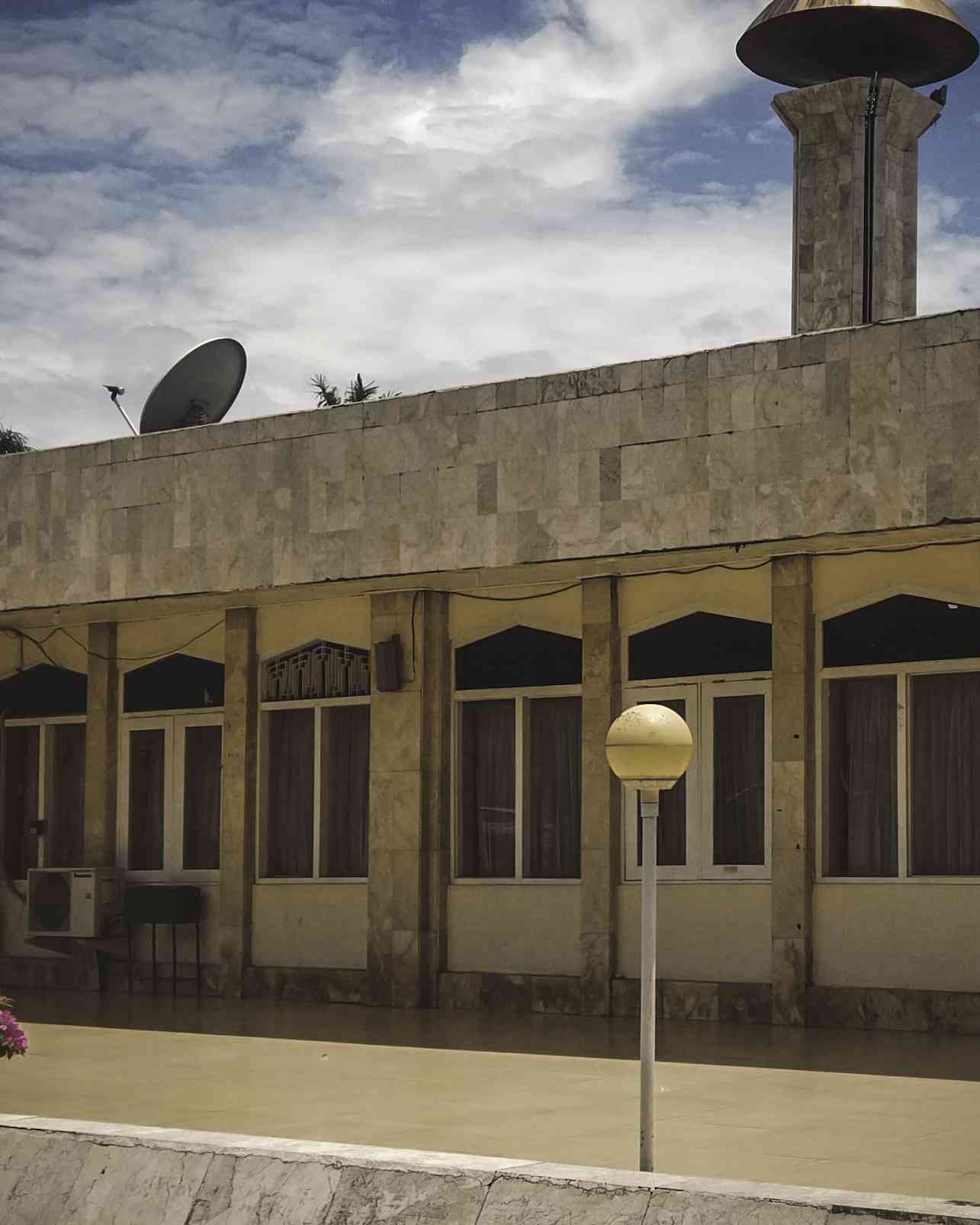 Tampak samping Masjid Raya Sabilal Muhtadin (sumber: dokumentasi pribadi).