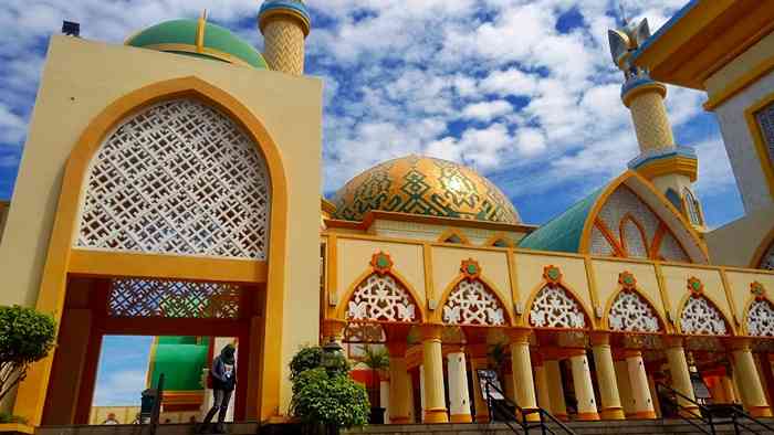 Bersujud di salah satu barisan shaf di Islamic Center, terasa benar betapa kecilnya kita sebagai manusia kebanyakan. Dokpri