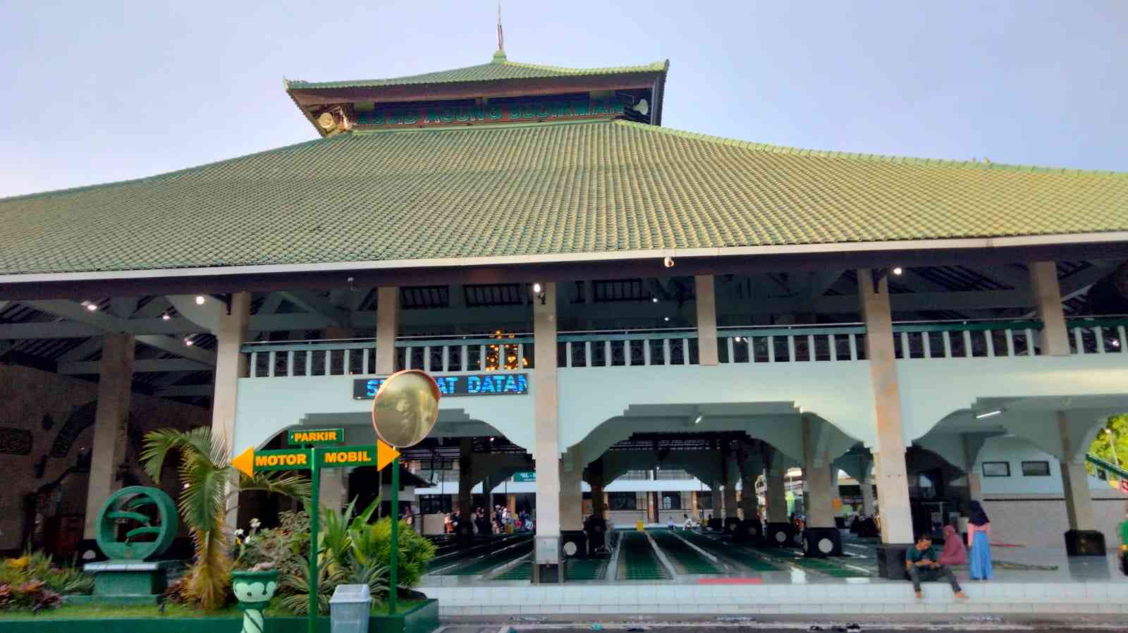 dok,Pri Arsitektur Masjid Agung Sudirman Denpasar Bergaya Wantilan Khas Bali