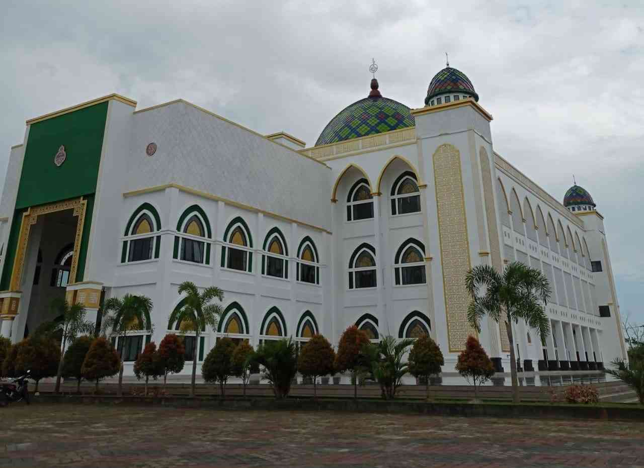 Sumber: https://kaltimtoday.co/wp-content/uploads/2021/05/Masjid-Agung-Al-Ikhlas-Kabupaten-Penajam-Paser-Utara-e1620100683732.jpeg