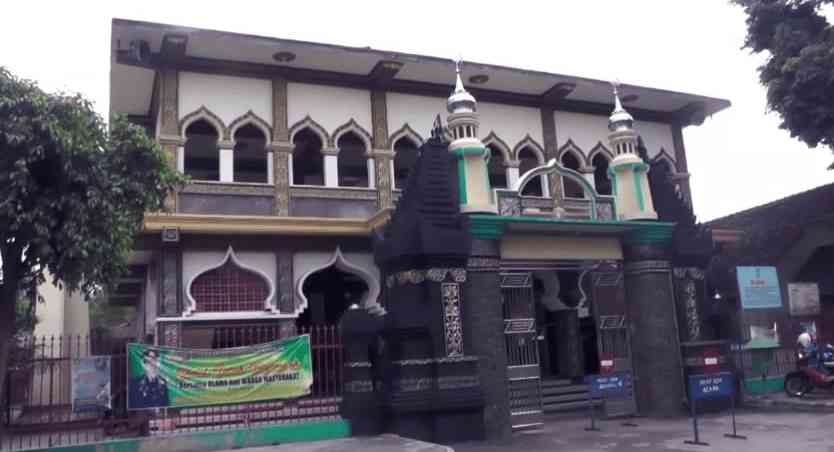 wisata religi masjid nusantara Sumber: anugerahkubah.com