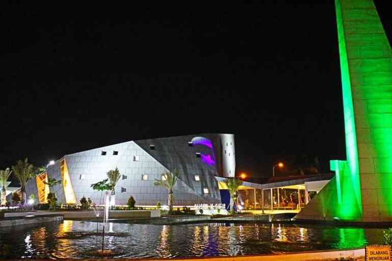 Masjid As-Safar dimalam hari. Dokumen pribadi.