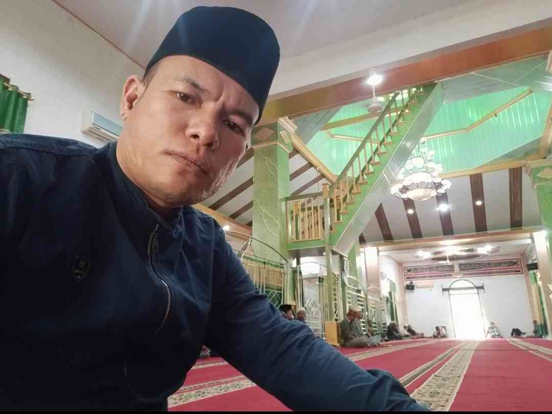 Suasana ruangan dalam masjid besar Al mustafha (dokpri)