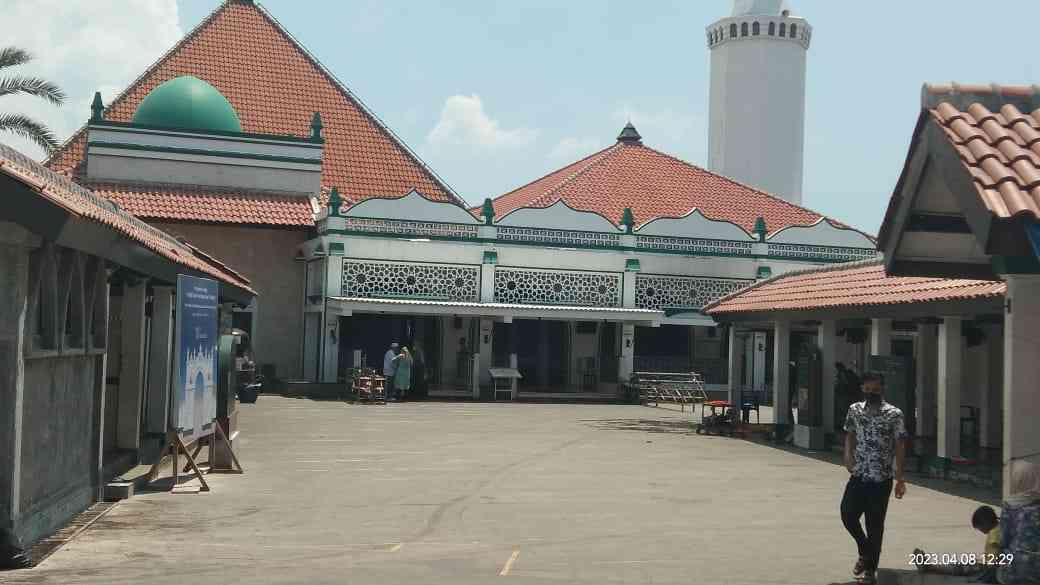 Area Masjid keramat luar batang (dok.pri )