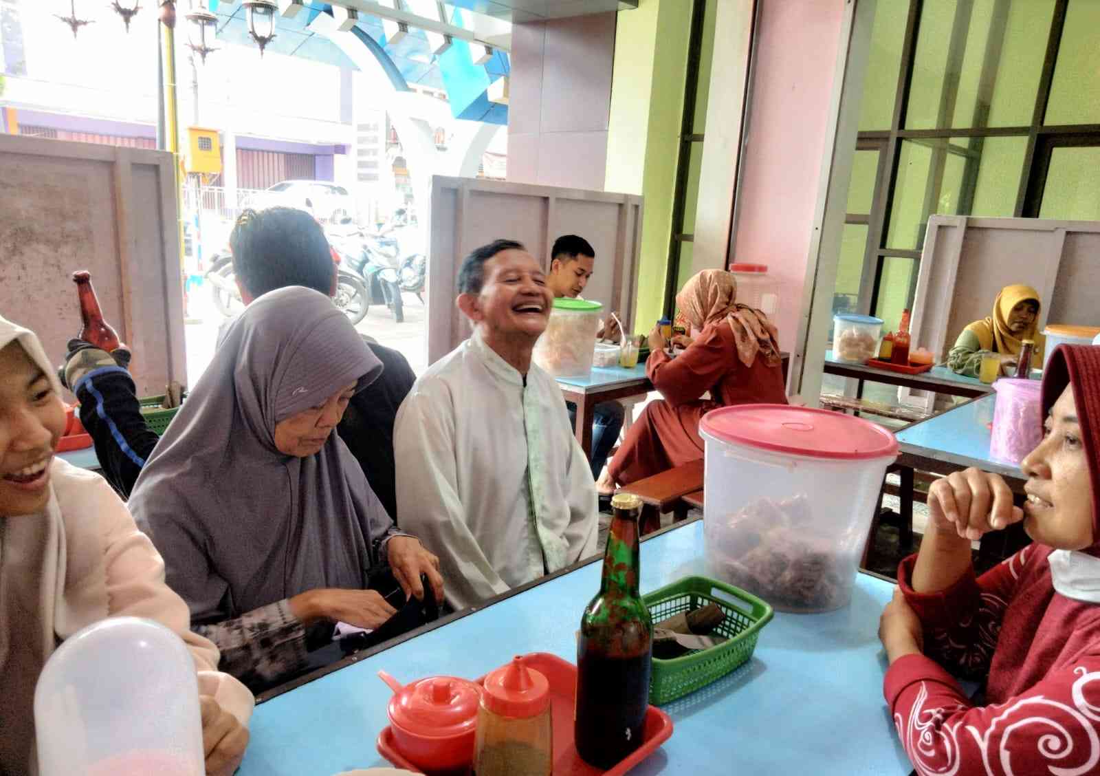 Suami, istri, dan anak-anak | Foto: Sauki Azam (Dok. pribadi)