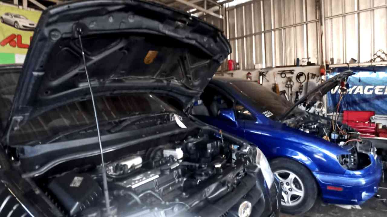 Suasana Salah satu Bengkel Spesialis Hyundai Trajet. Dok. Imam Mahmudi