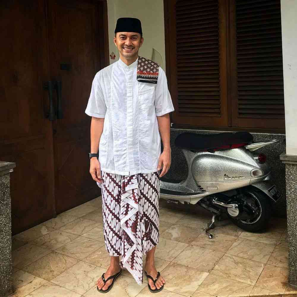 Sarung dan Baju Koko, Sumber[IDN Times]