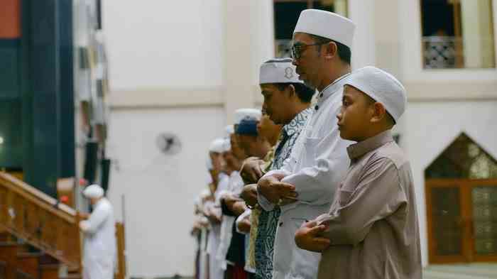 Sholat taraweh (sumber: Tribun)