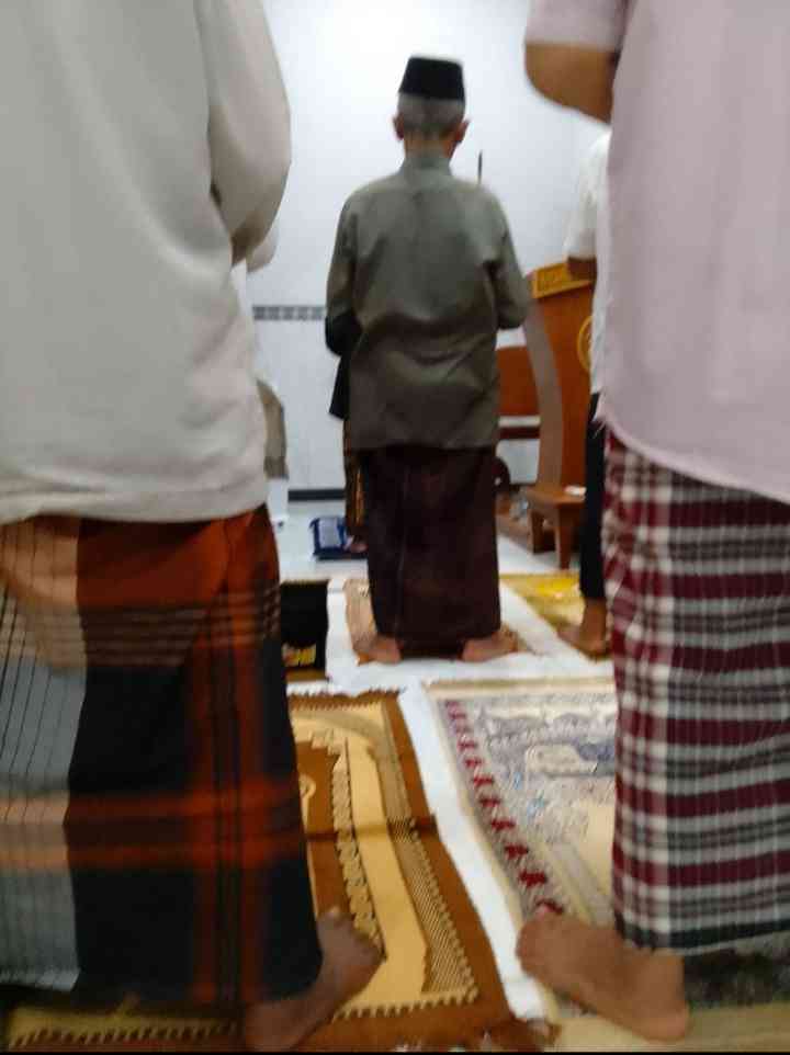 Shalat taraweh (dokpri) 