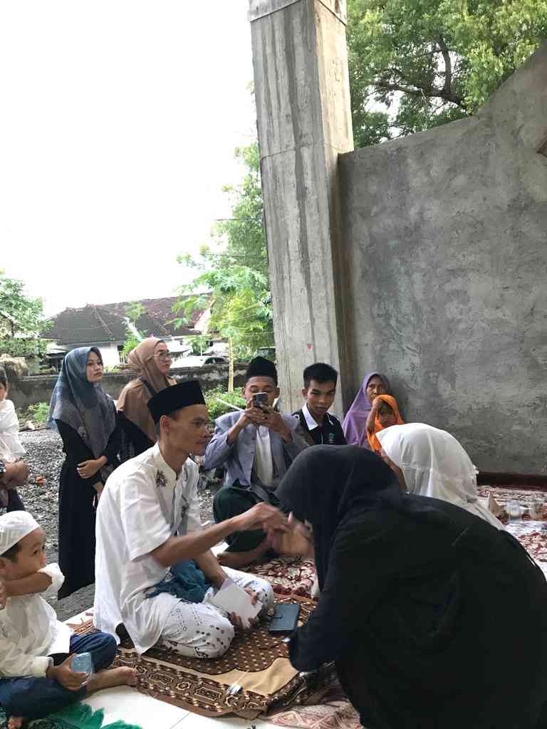 Foto memberikan santunan anak yatim dan piatu/Dokpri