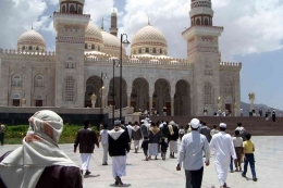 Gambar orang pergi ke masjid (Sumber: basyargambar.blogspot.com)