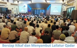 Image: Bersiap Itikaf dan Menyambut Lailatul Qadar (by Merza Gamal)