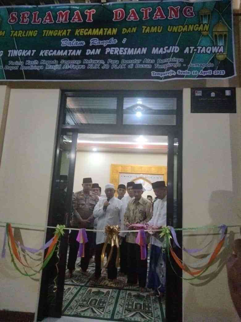 Sesi doa bersama yang dipimpin oleh Bapak Haji Sudasmin.,M.Ag dalam acara Peresmian Masjid At Taqwa Jumapolo Karanganyar/Foto : Dokpri