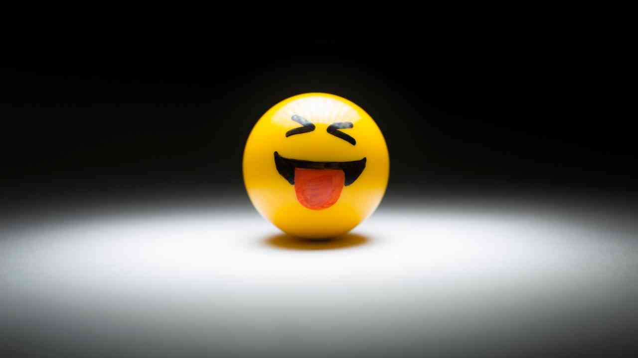 Emoticon tertawa. Sumber foto: stock foto Canva 