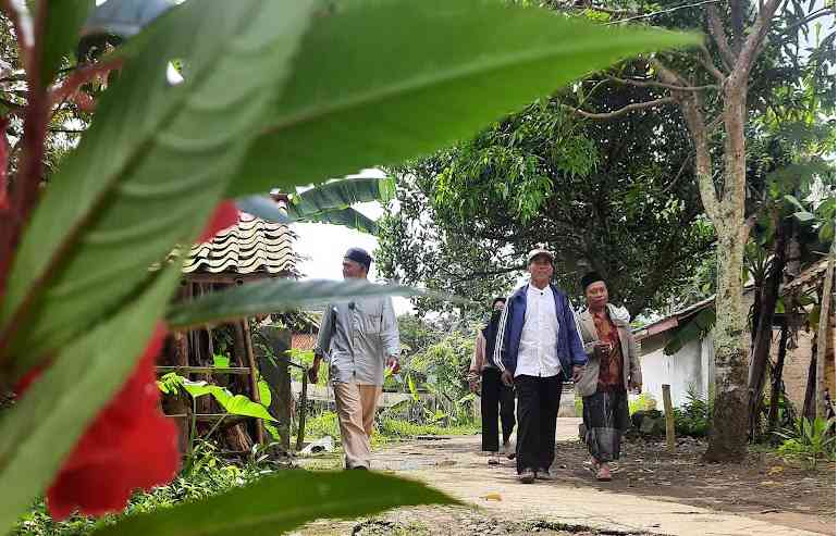 Bersama pergi ke rumah nenek di 