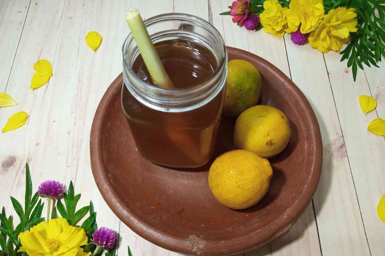 Teh serai madu lemon, minuman yang bisa  menghalau flu dan masuk angin (sumber gambar: Afin Yulia)