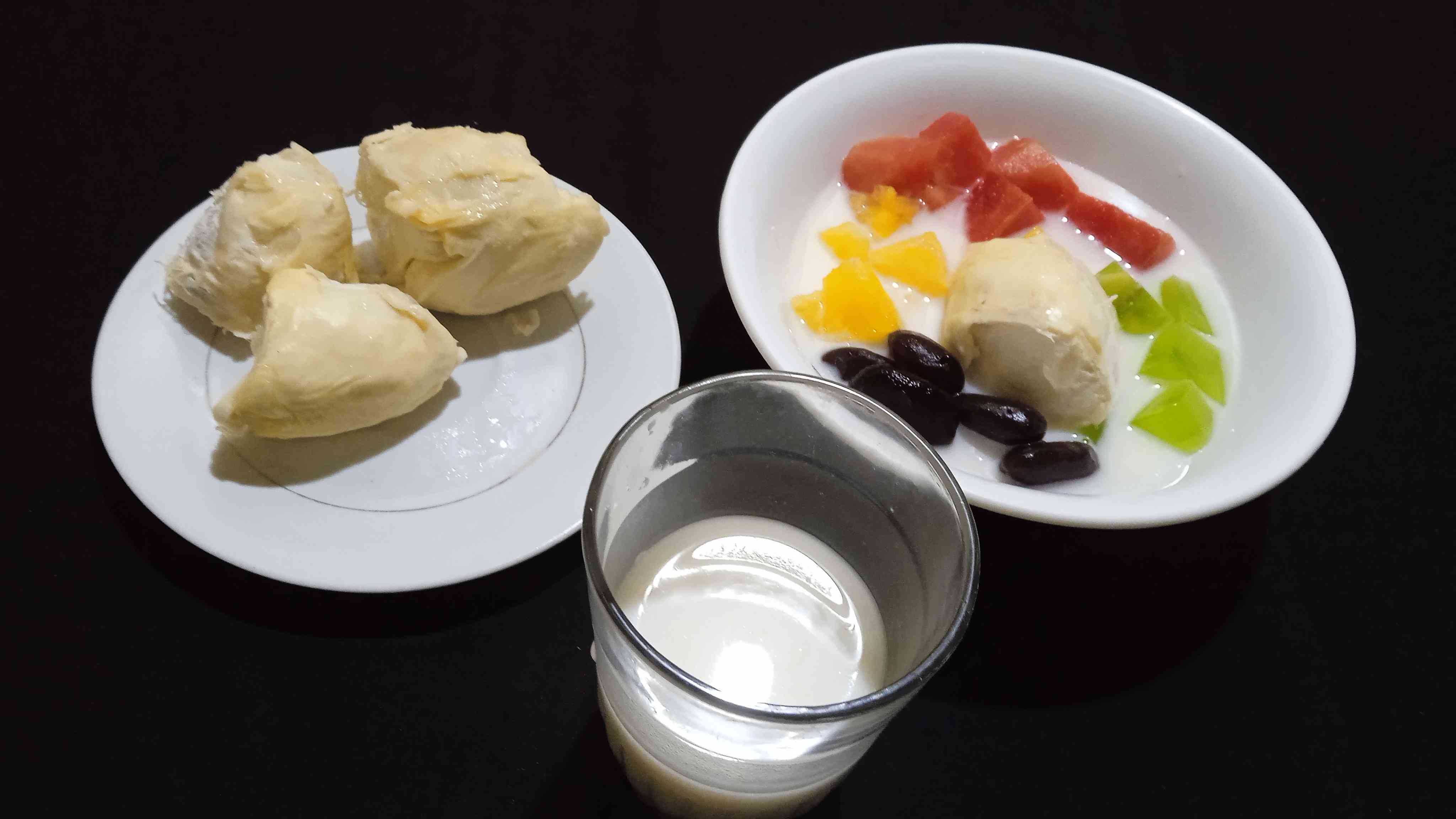 Bahan puding buah, susu, durian. Si manis yang gampang dan simple membuatnya (dokpri) 