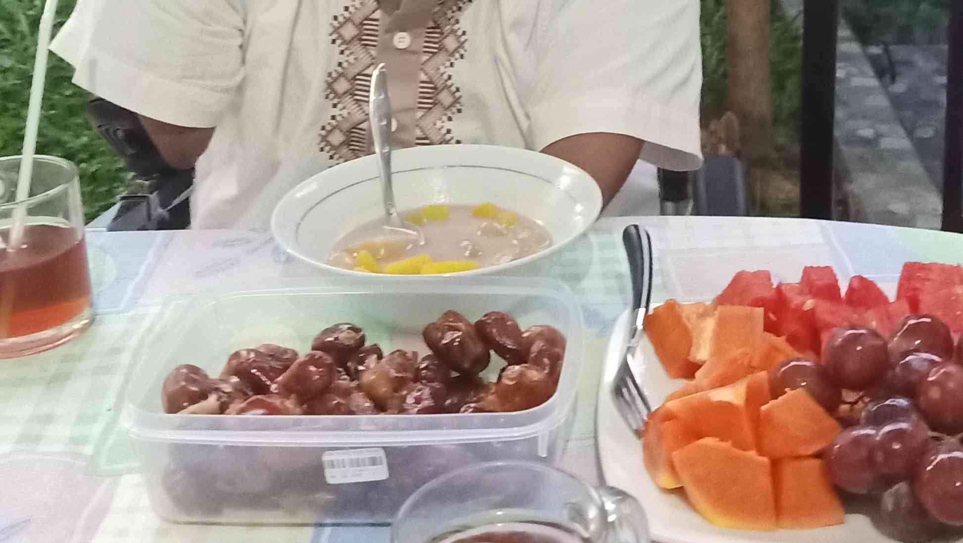 Berbuka puasa dengan yang manis. Foto dokumen pribadi