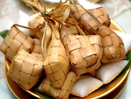 Ketupat yang sudah matang atau siap dikonsumsi. Sumber foto: flickr.com