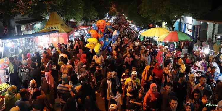 Suasana malam selawe (Foto: dmugres.sch.id)