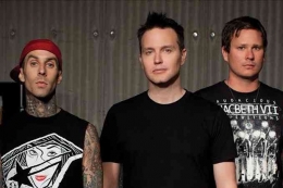 Travis Barker, Mark Hoppus, Tom DeLonge, formasi klasik Blink-182 yang sedang reuni/ foto: etonline.com