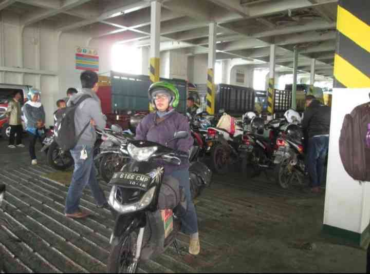 Di dek kapal Ferry penyebrangan Merak-Bakahueni (dokpri)