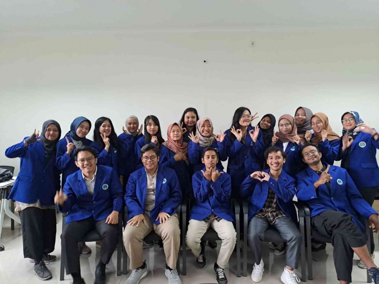 Keluarga besar PPG Prajabatan gelombang 2 Prodi Pendidikan Sosiologi kelas 001 tahun 2022/Dokumentasi pribadi