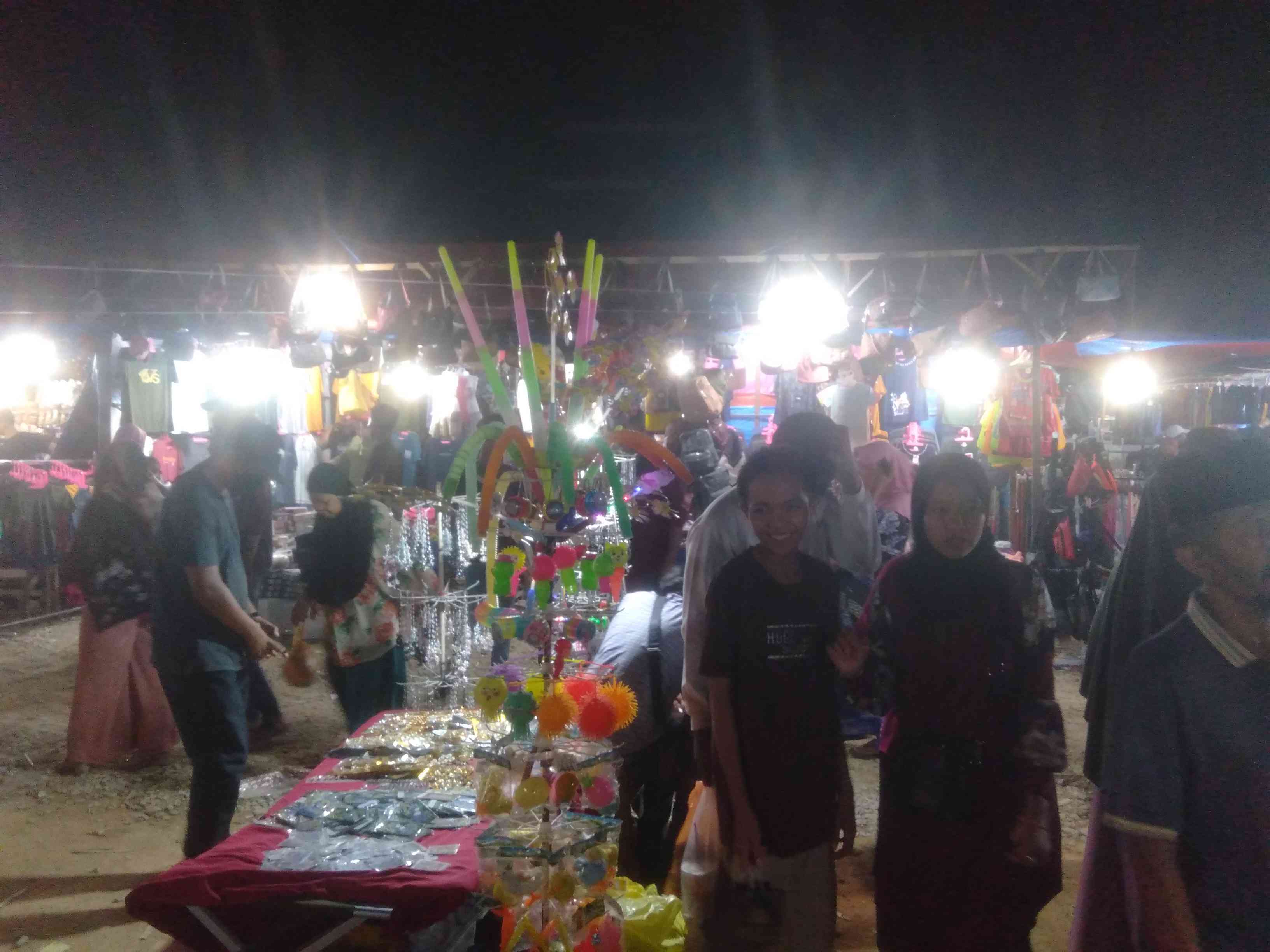 Poto:suasana kebutuhan IdulFitri di Bazar Ramadhan Karimun (Dokpri)