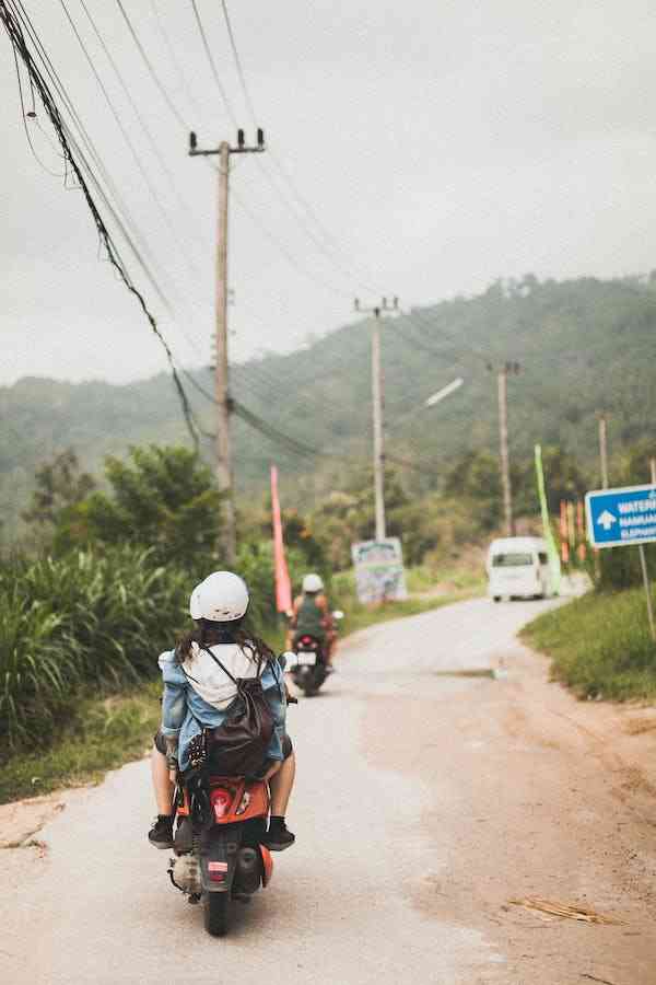 Mudik jangan naik motor, ikuti program mudik gratis (Sumber: Pexels/Lina Kivaka)