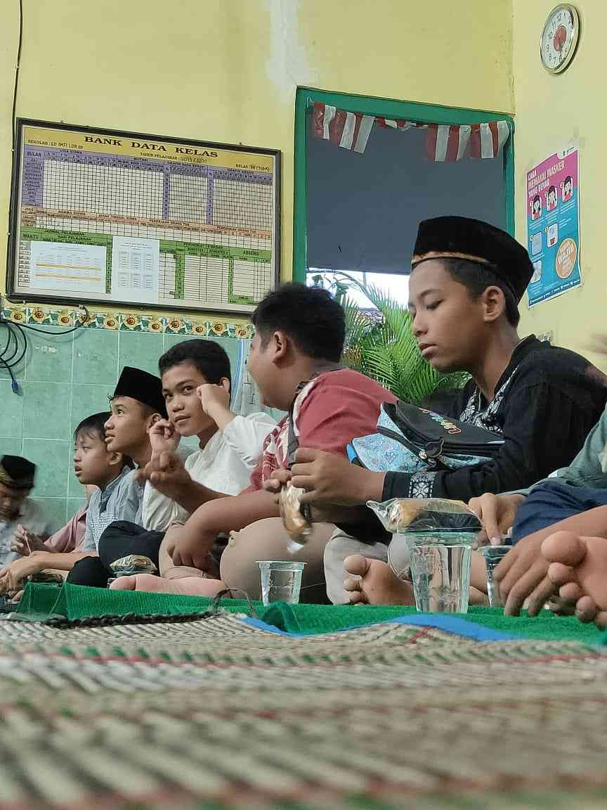 Refleksi Ramadhan 1444 H, Ratusan Siswa SDN Pati Lor 03 Ikuti Tausyah dan Buka Bersama