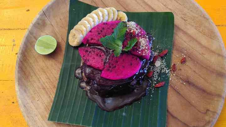 Pancake Coklat dengan topping buah segar. Yakin sehat?  Dokpri