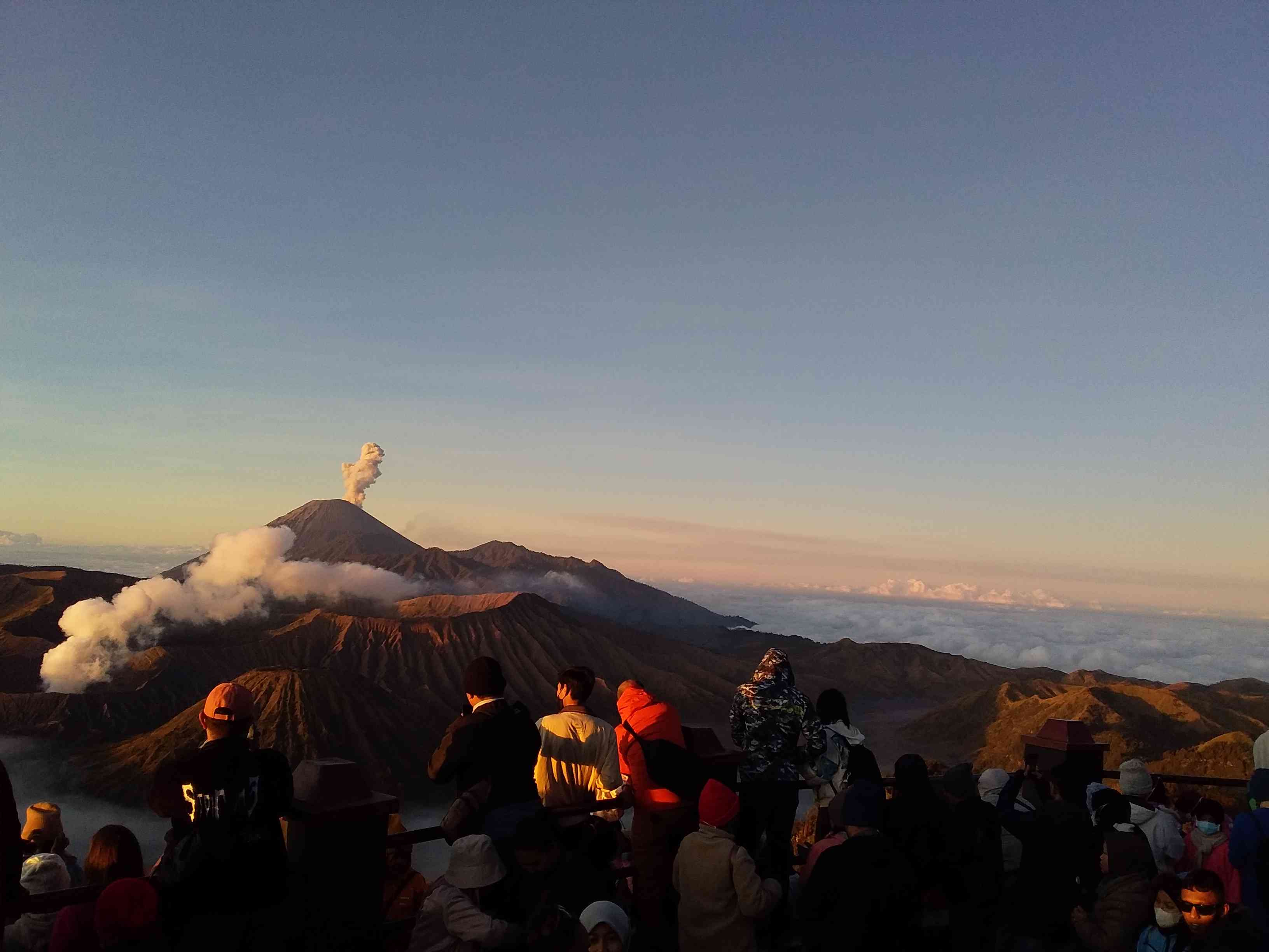 Menikmati sunrise dari Penanjakan, dokpri 