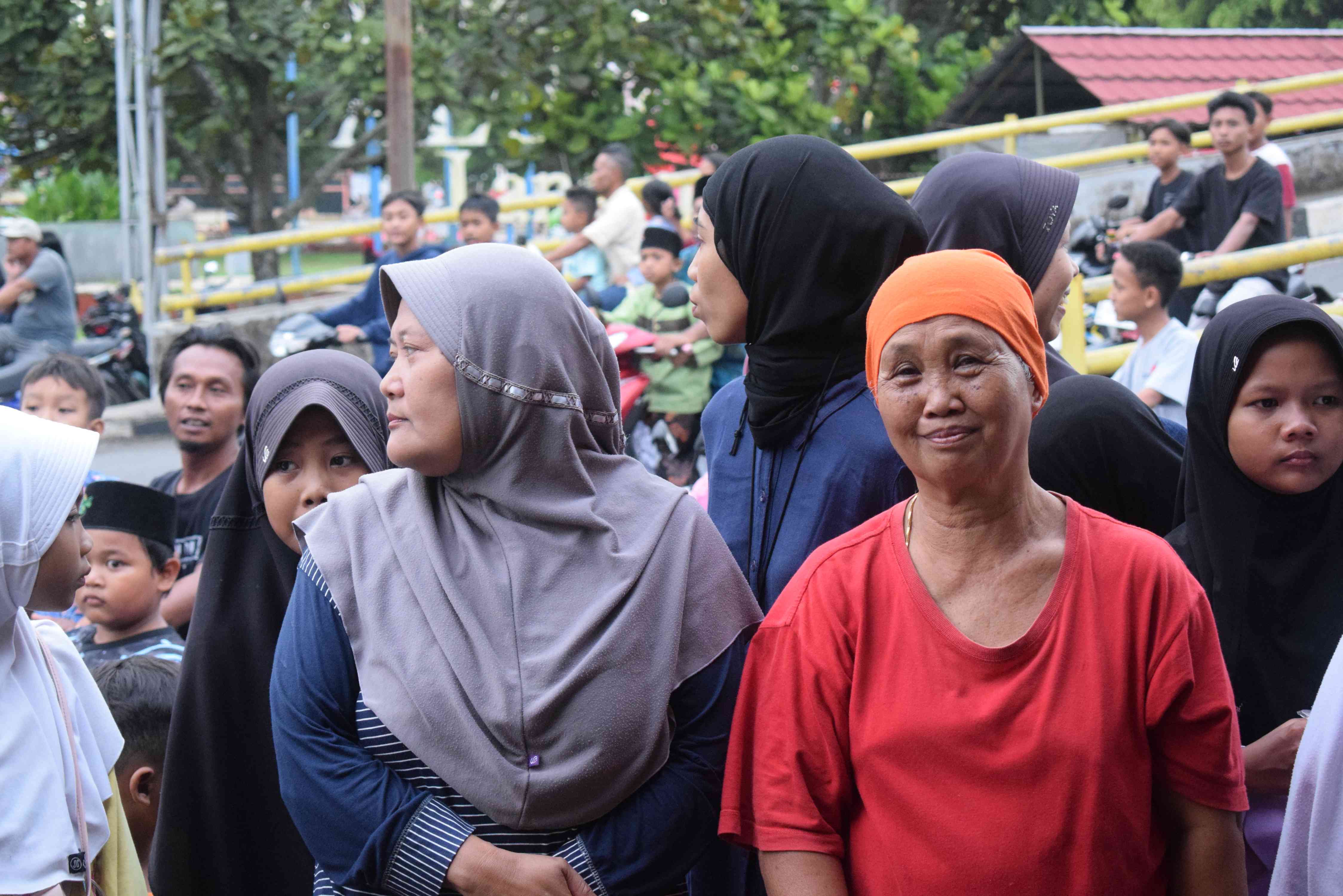 Para Ibu tak Ketingglan ingin nyicip Kopi Susu Kekinian (Dokpri)