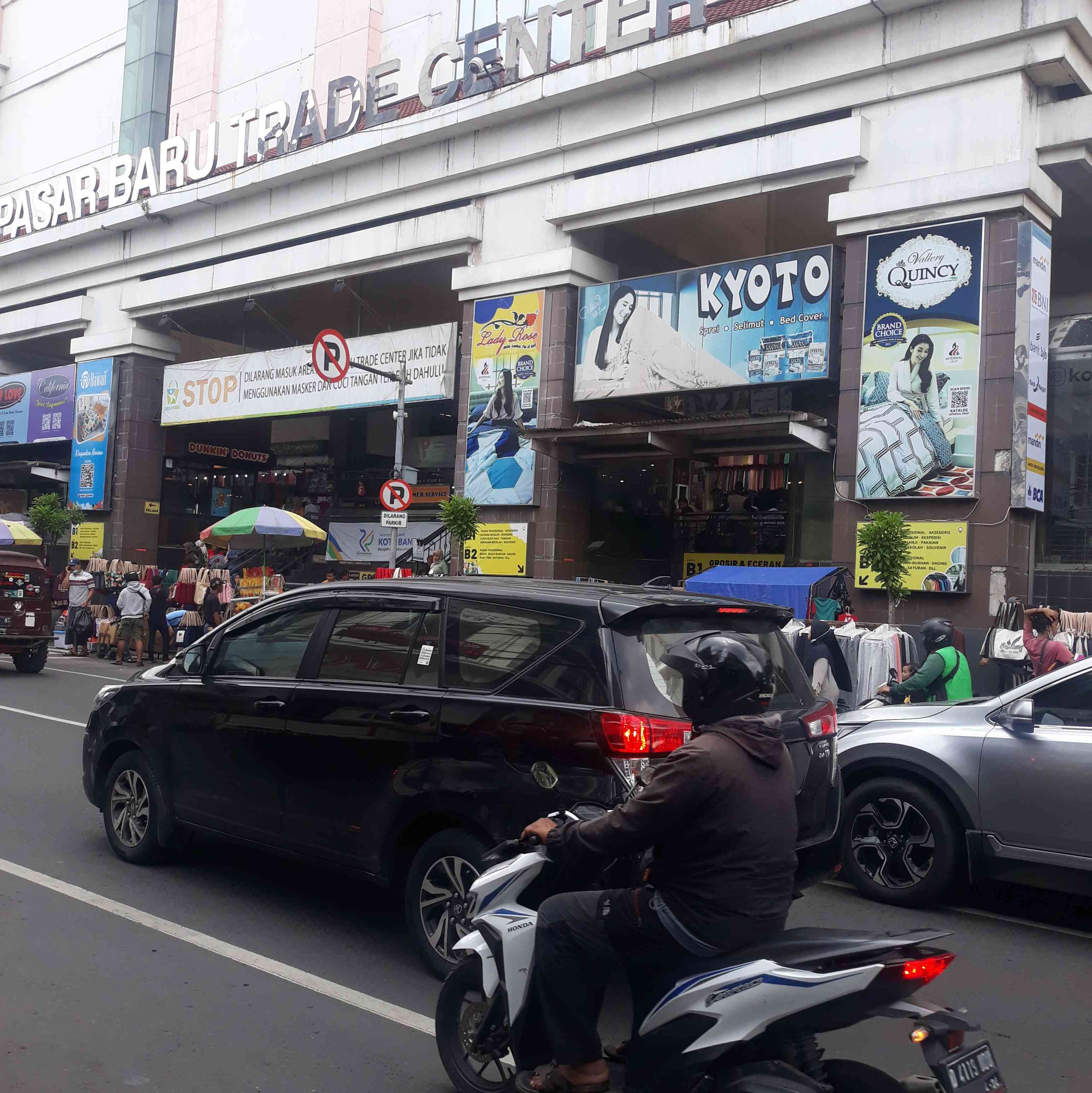 Pasar Baru Trade Center Bandung (Foto Dokpri Hensa).